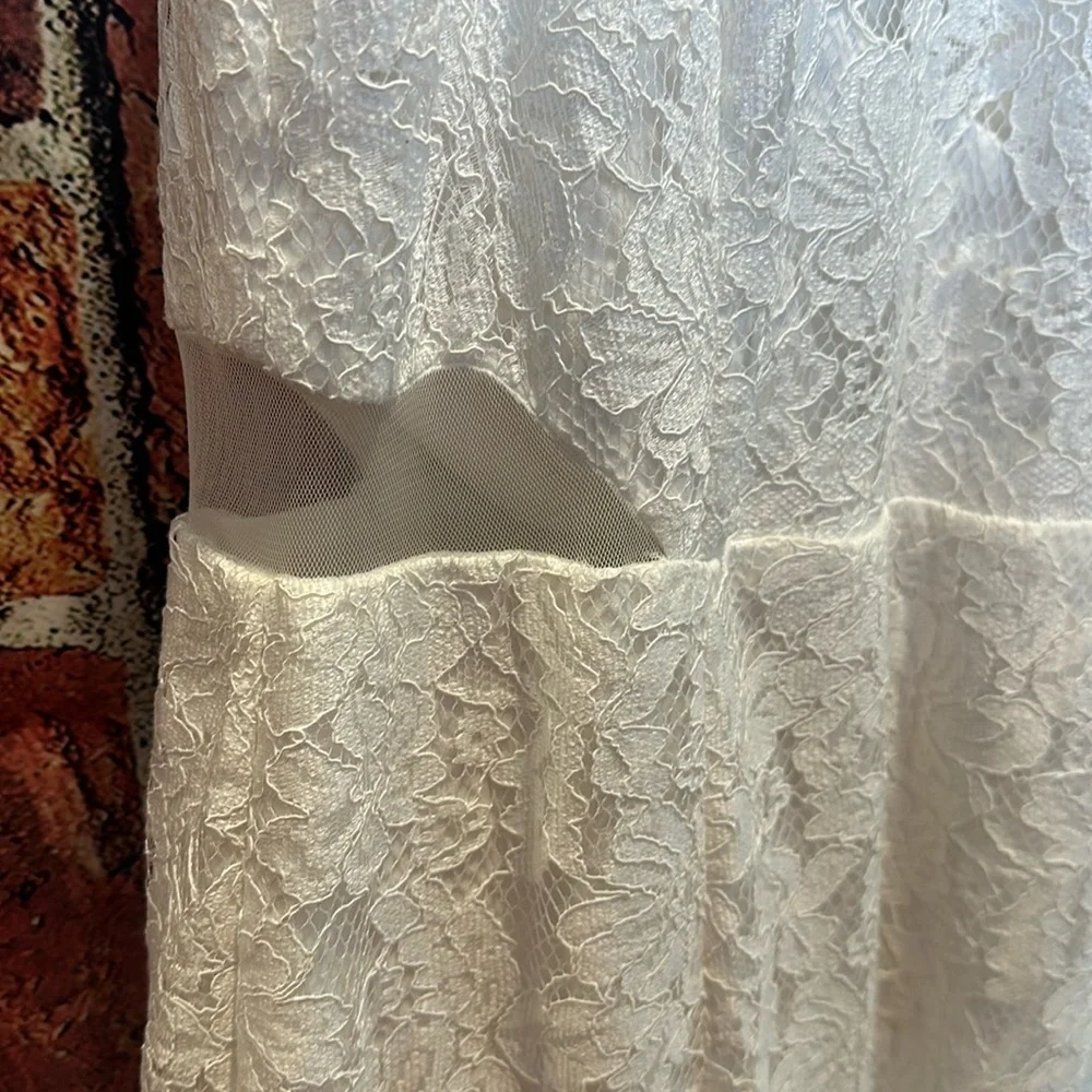 DB STUDIO Corded Lace Trumpet Wedding Dress with Illusion Sides. - size 14 NWT - Picture 15 of 16